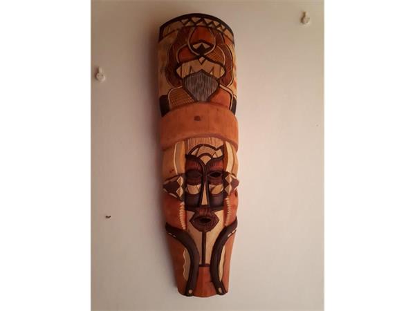 ~/upload/Lots/51997/uf3tgtjsvd2kg/LOT 30 ARTWORK Wood carved African Mask 48 x 15 cm_t600x450.jpg